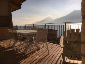 Appartamento DELUXE 1 con vasca idromassaggio vista Lago di Garda, riscaldata, privata e utilizzabile tutto l'anno